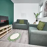 Spacious 5 Bedroom House - Liverpool - Free Parking - Contractors
